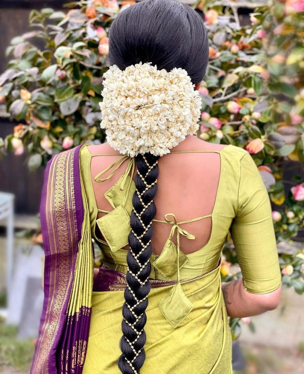 Hairstyles Ideas for South Indian Brides  Hair style on saree Bridal  hairstyle indian wedding Simple bridal hairstyle