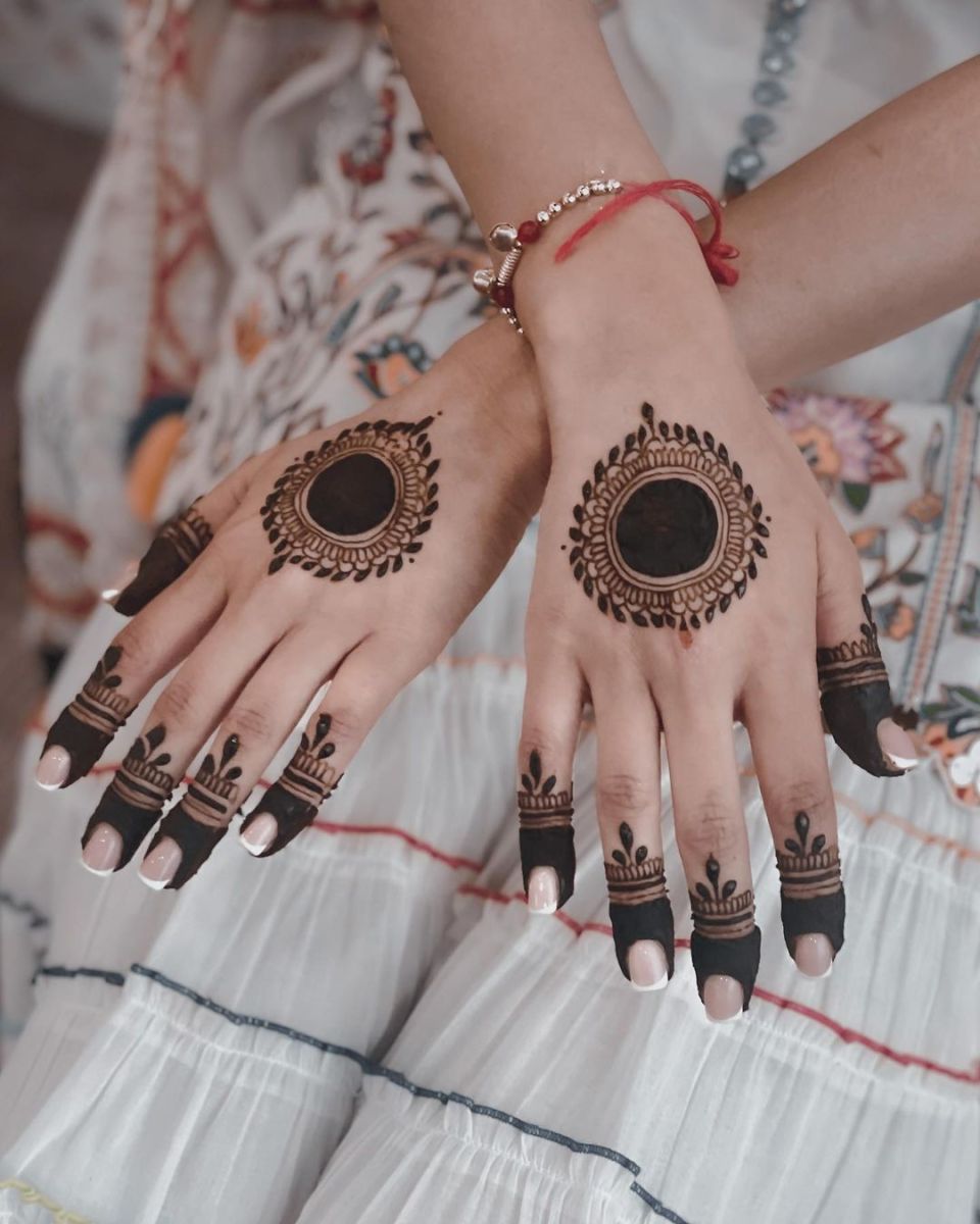 Simple  Easy Mehndi Design Ideas with Images 2023