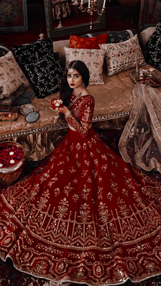 Maharashtrian Bride | Indoor Shoot | Photography | Bride photos poses,  Photoshoot makeup, Bride photoshoot
