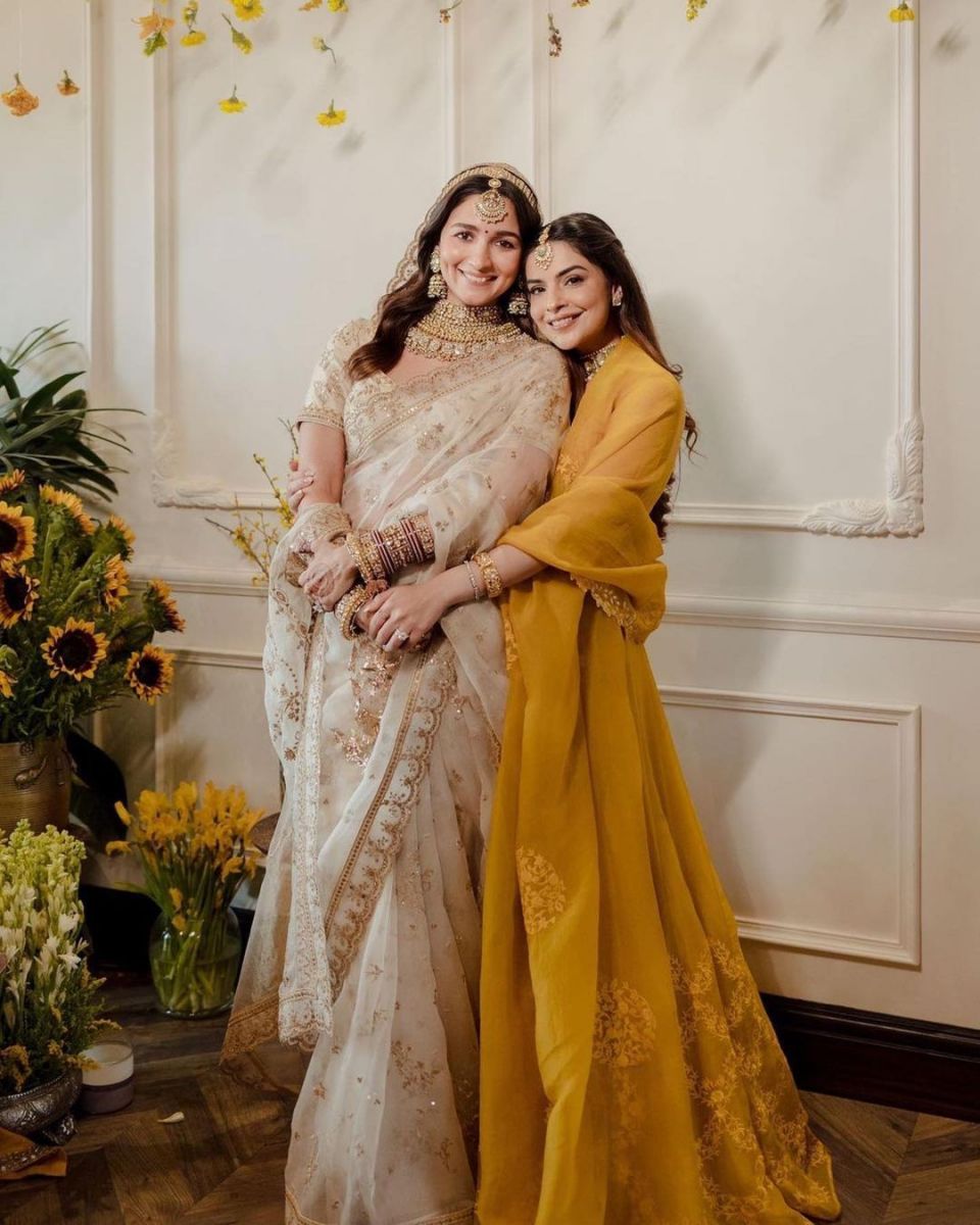 Keeping up with her maid of honor duties, it's her best friend's wedding  after all. #bridesmai… | Indian bride poses, Maid of honour dresses, Indian  bridal fashion