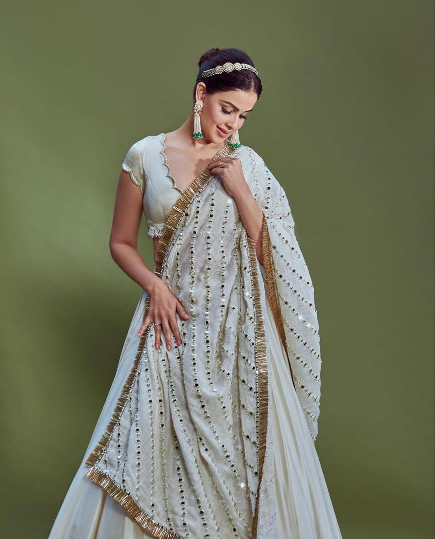 45 Latest Front Neck Blouse Designs For 2024 Weddings - Pyaari Weddings