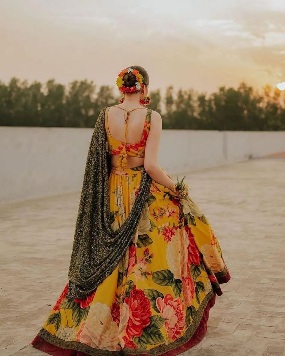 Bollywood's favourite sari draper on all the ways you can drape your bridal  dupatta | Vogue India
