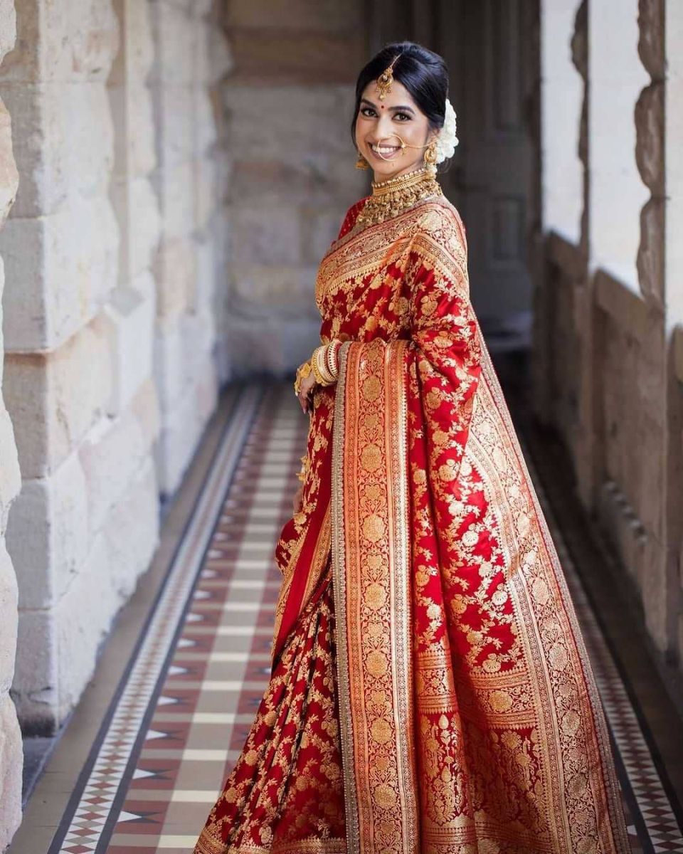 Glorious Red Kanjivaram Silk Saree With Confounding Blouse Piece –  LajreeDesigner