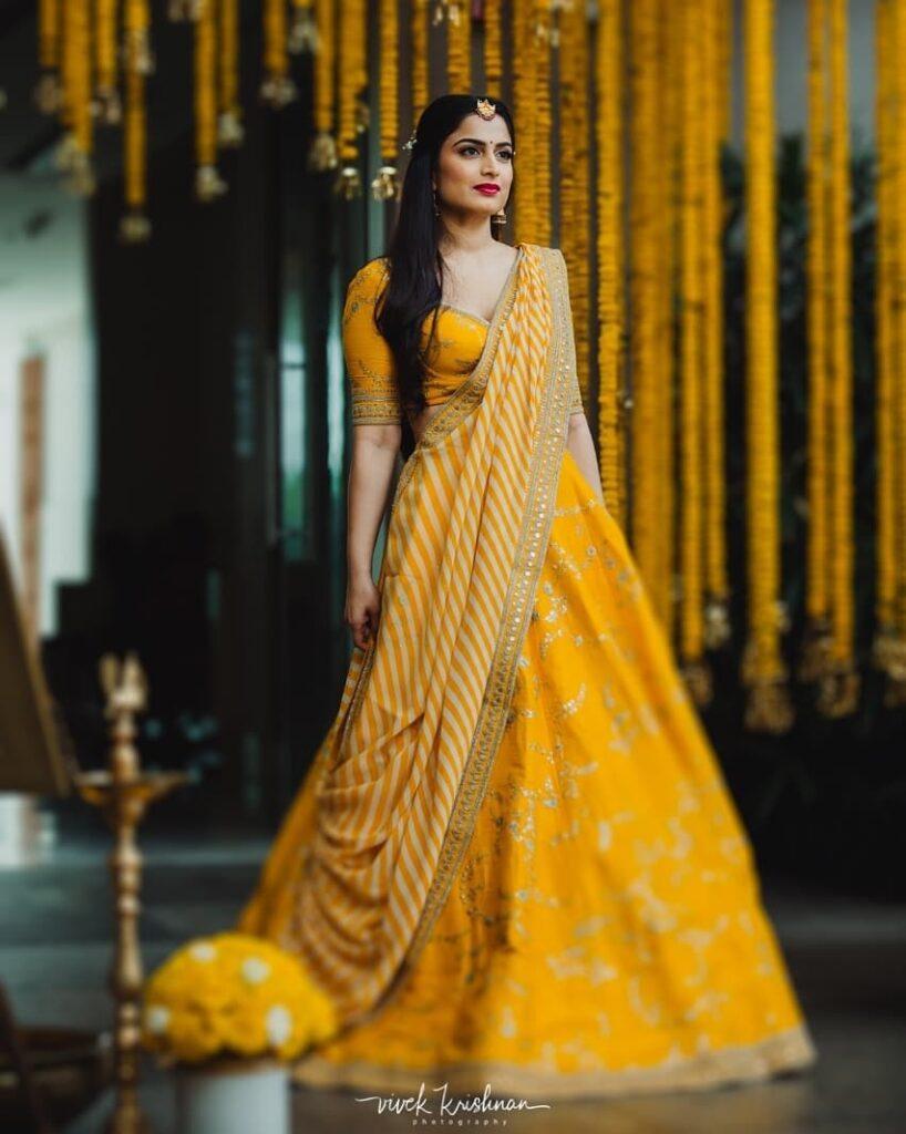 Bridal Dupatta Styles: शादी में लहंगा या साड़ी के साथ दुपट्टा ड्रेप करने के  15 तरीके | Bridal Dupatta styles How to drape dupatta with bridal lehenga  and saree