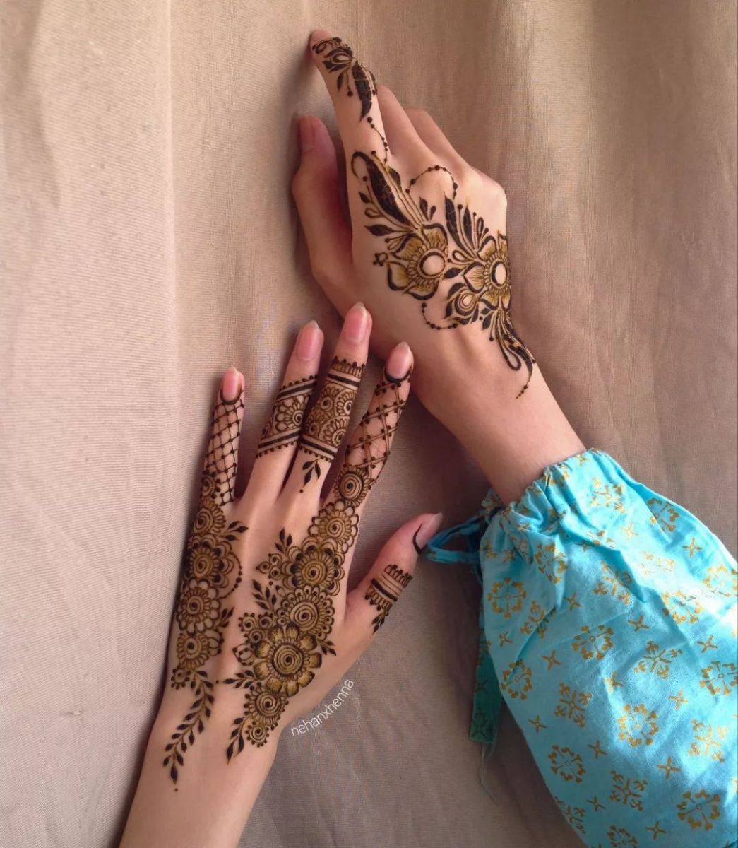 35 Beautiful Henna Design Ideas : Minimalist Floral Henna