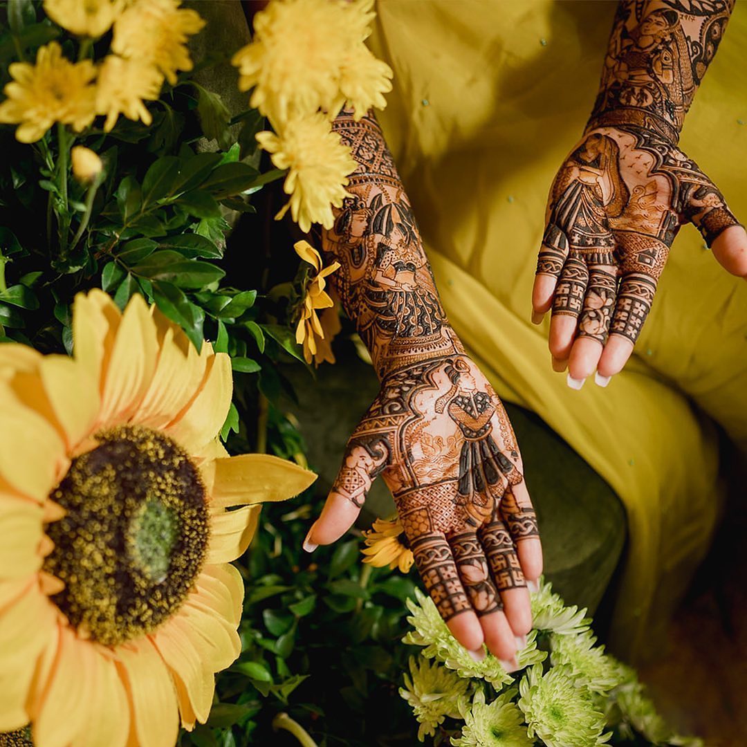 Henna Tattoo Stock Illustrations, Royalty-Free Vector Graphics & Clip Art -  iStock | Henna tattoo artist, Henna tattoo pattern, Henna tattoo woman